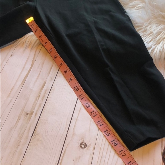 St John black crop pants with bottom side zippers - Picture 9 of 9